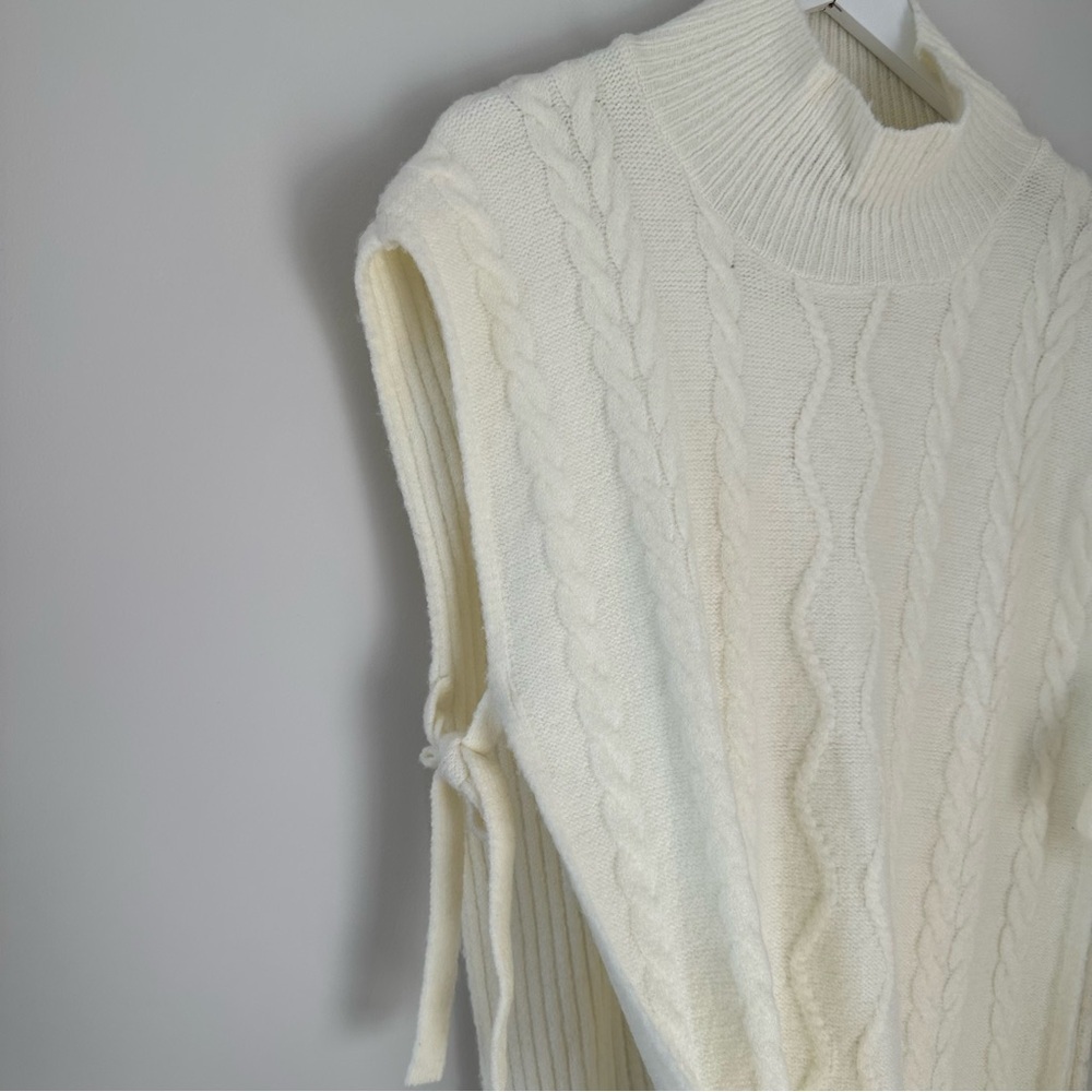 Steve Madden Cream Cable Knit Sleeveless Sweater Vest Layer Warm Cozy Top Medium - Picture 8 of 12